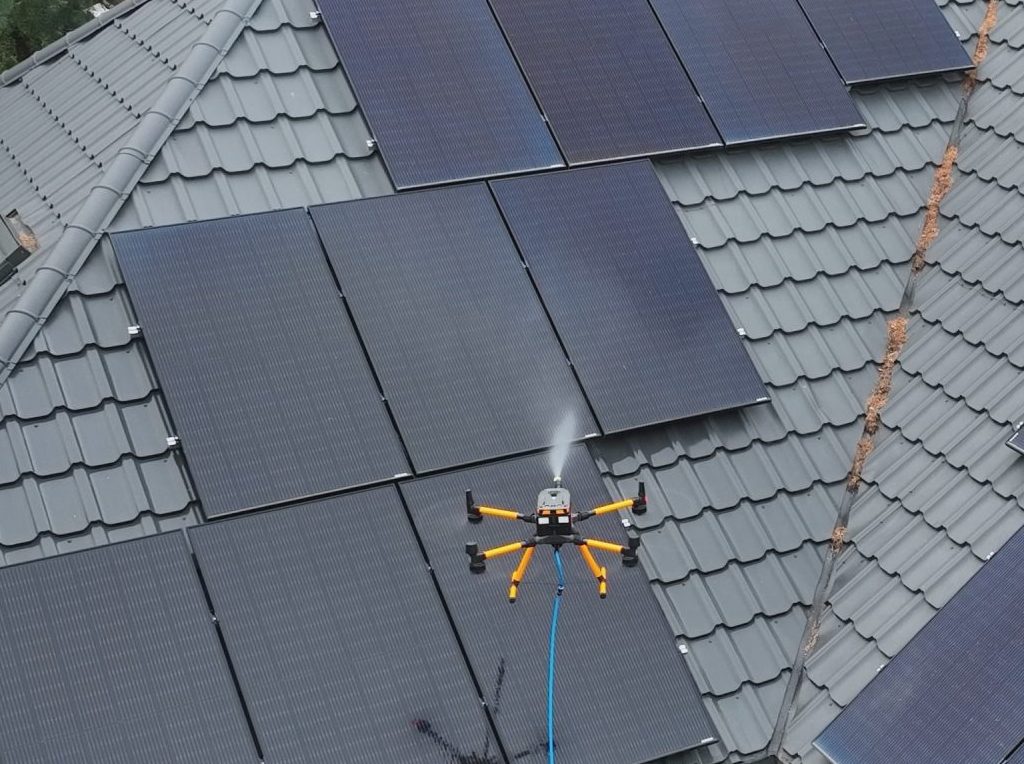 mycie-fotowoltaiki-dronem